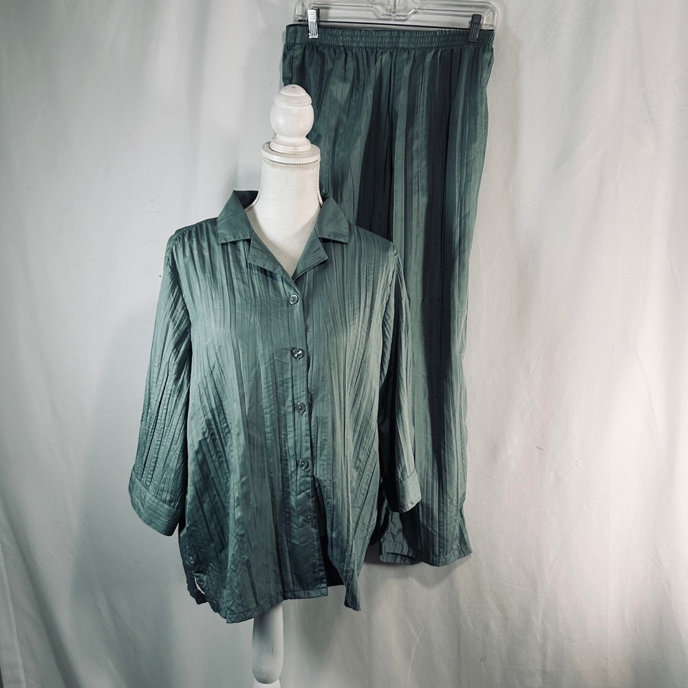 Sara Morgan Sage Green Pleated‎ 2 Piece Pajama Set Button Down Top Pants LP